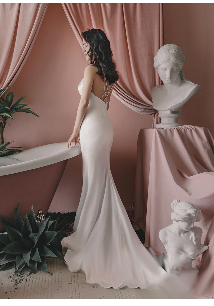 新娘轻婚纱2022新款冬季性感鱼尾吊带交叉露背小拖尾宴会女晚礼服