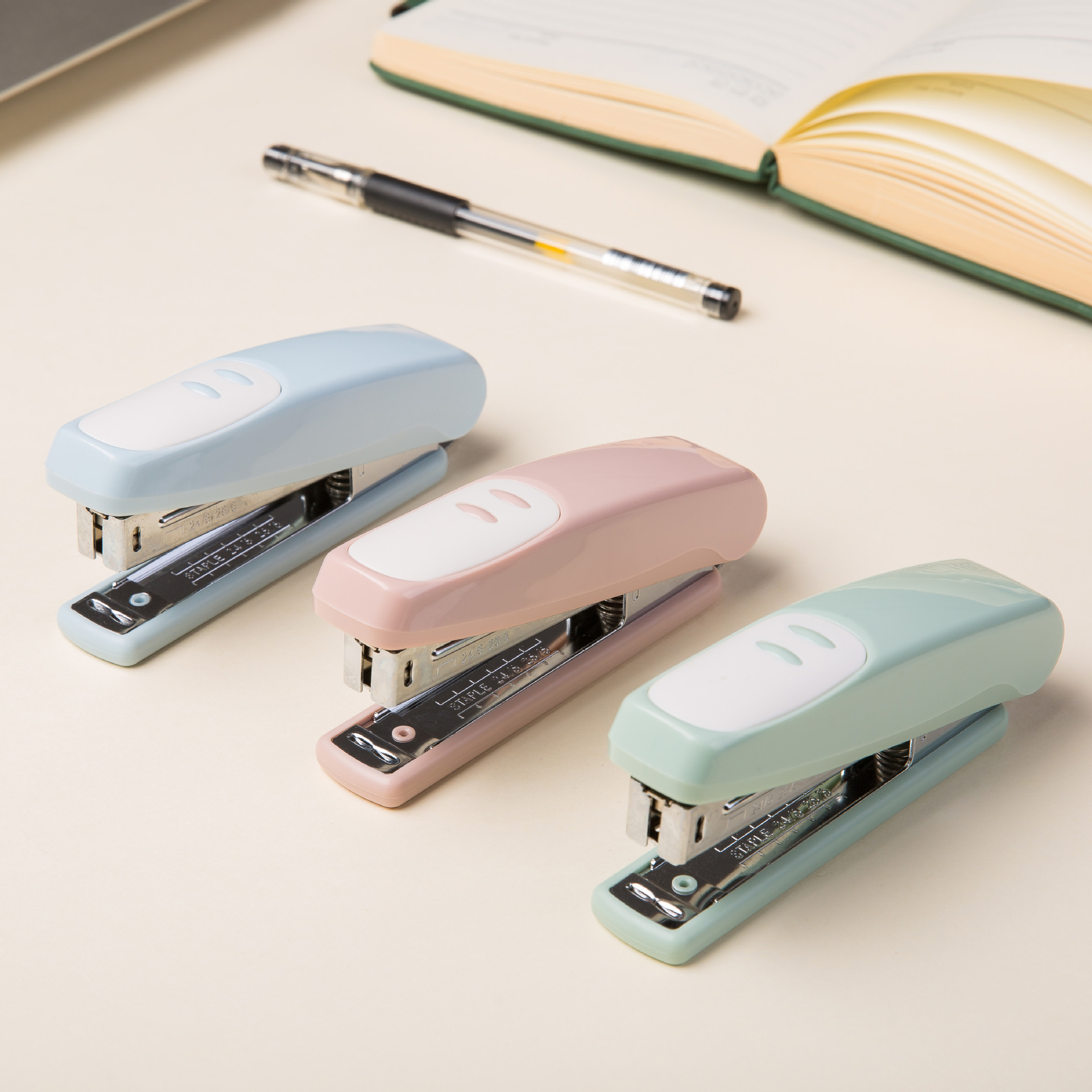 马卡龙色高颜值塑料订书机女生办公款小巧便携订书器学生用外贸批