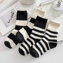 黑白条纹澳绒中筒袜冬季女加特厚加绒保暖睡眠堆堆居家月子袜