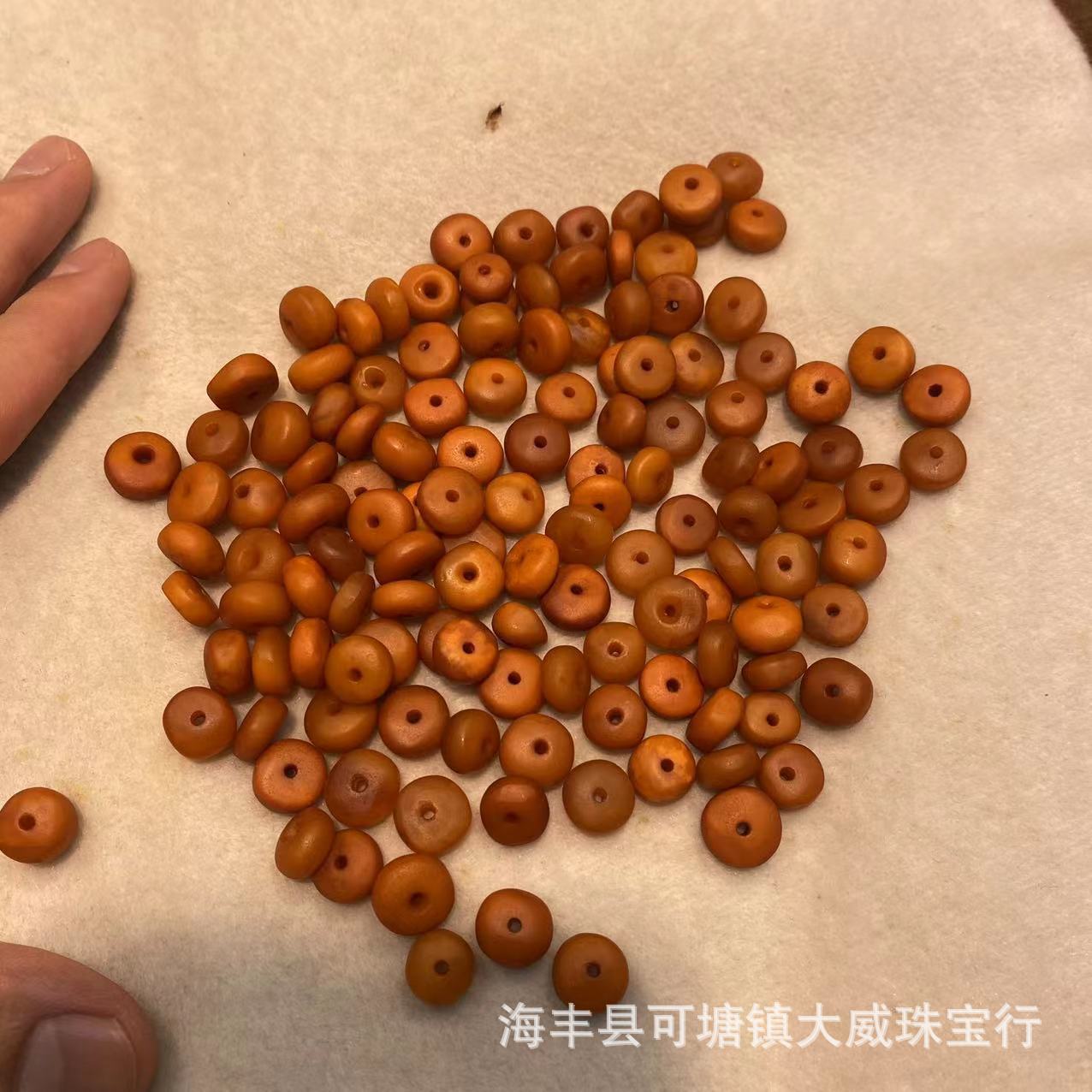 天然琥珀蜜蜡老蜜饼子形状饱满满蜜全品无杂裂老蜜diy饼子批发