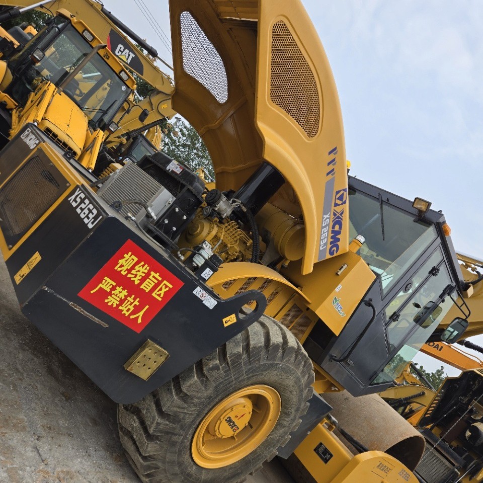 出售九成新重型高效平整压路机徐工26吨压路机座驾式压路机