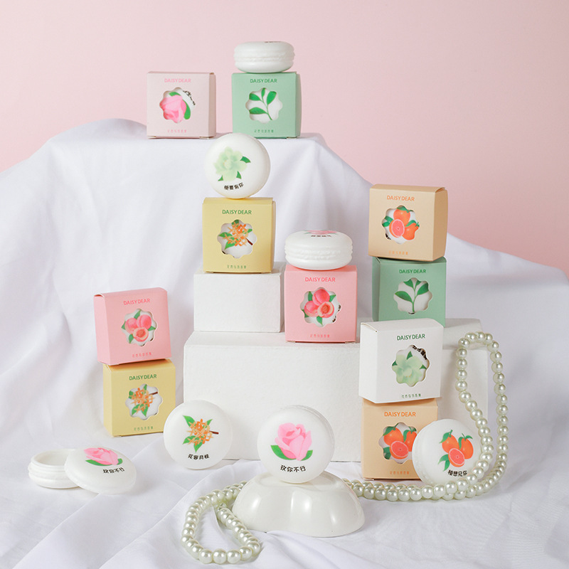 小城伊香新款固体香膏批发汽车用车载便携式固态香水快手抖音同款