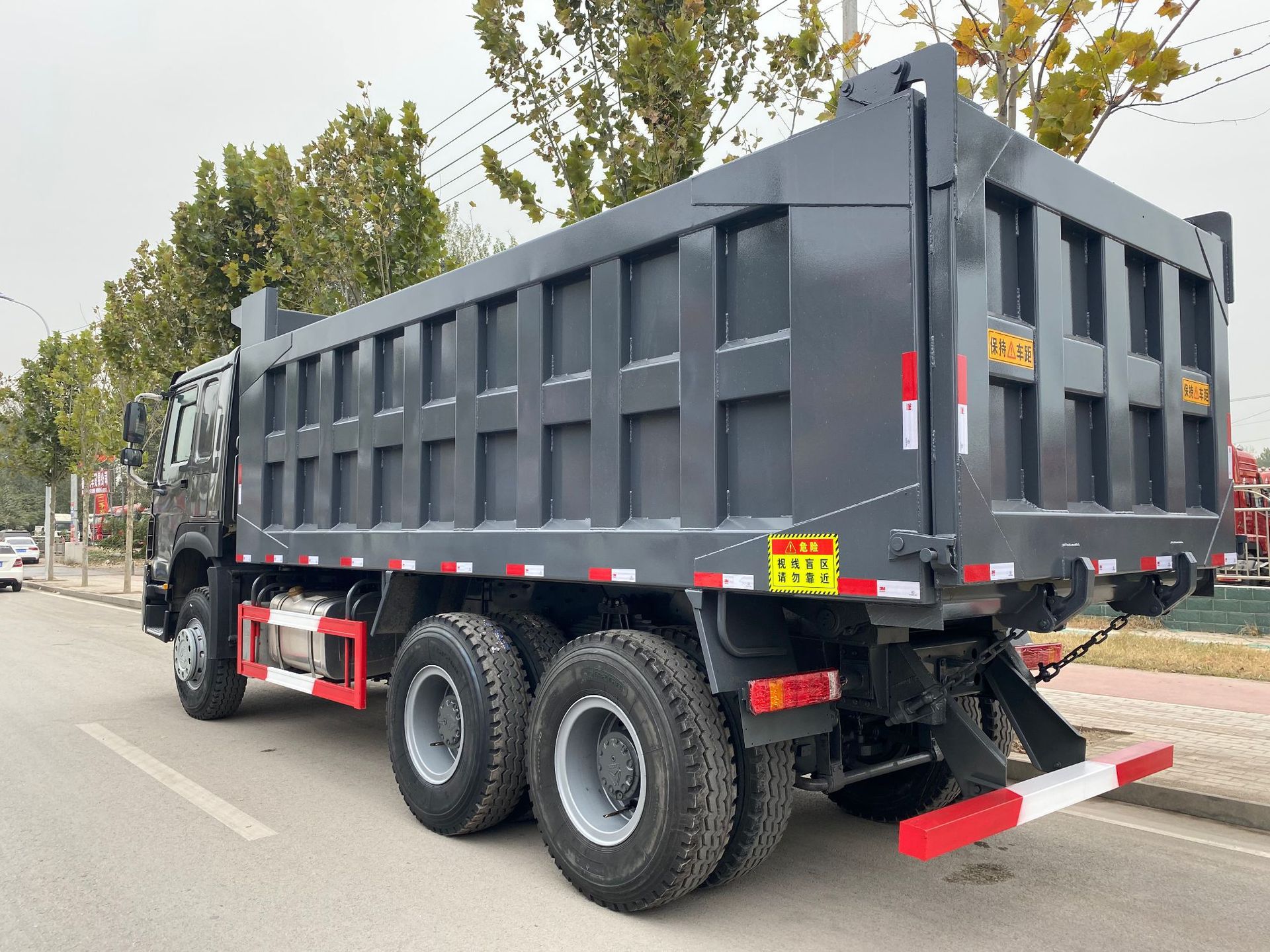 出口中国重汽豪沃货车二手howo 375 自卸车 后八轮渣土工程运输车