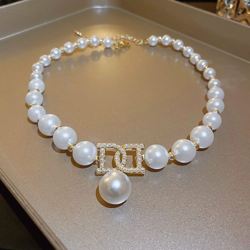 Customized Pearl Necklace 2024 New Popular High-Grade Bow Clavicle Chain Niche Dress for Women Necklace Accessories