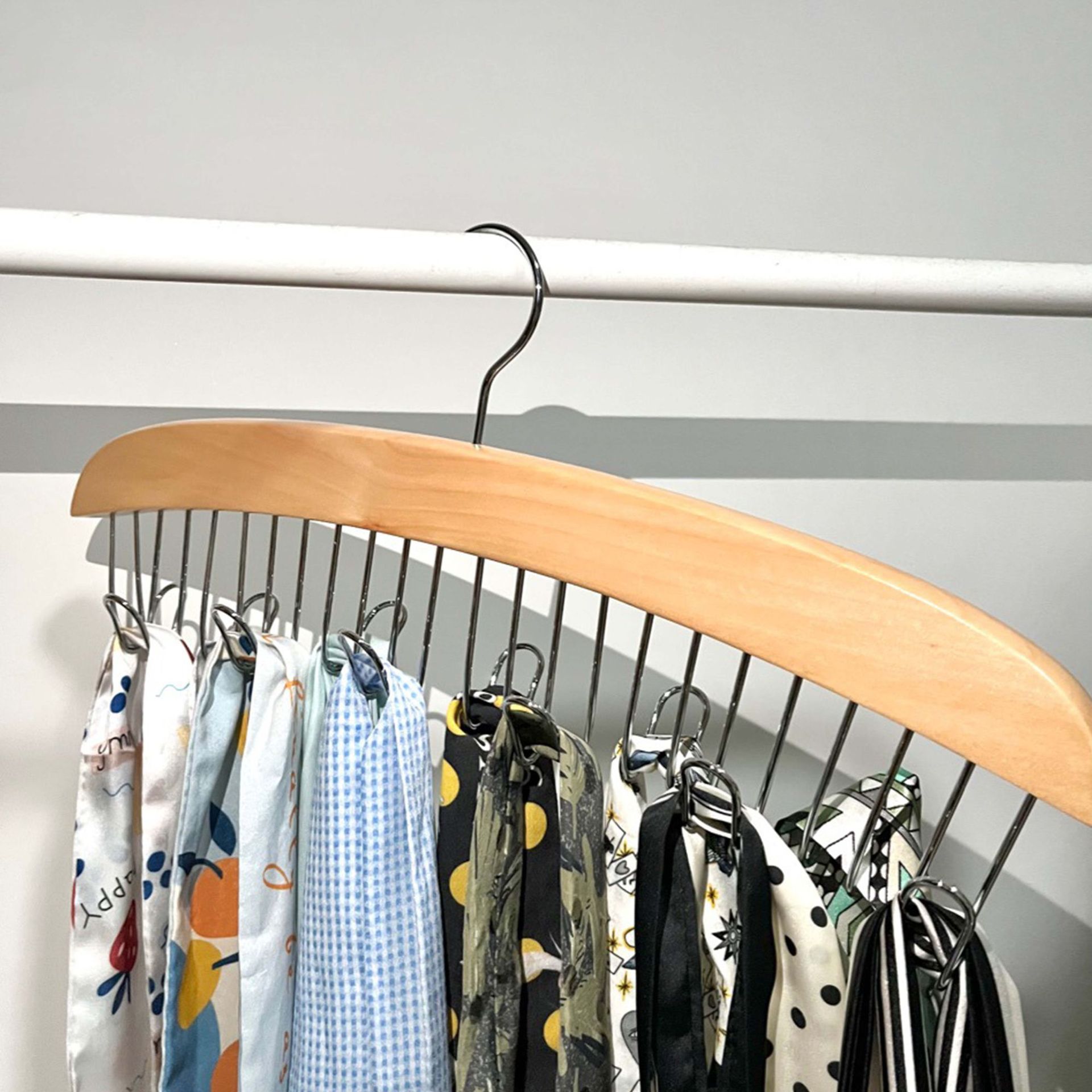 Factory Direct Supply Pant Rack Clothing Store Non-Slip Wave Underwear Hanger Bag Hook Belt Seamless Hanger Wholesale