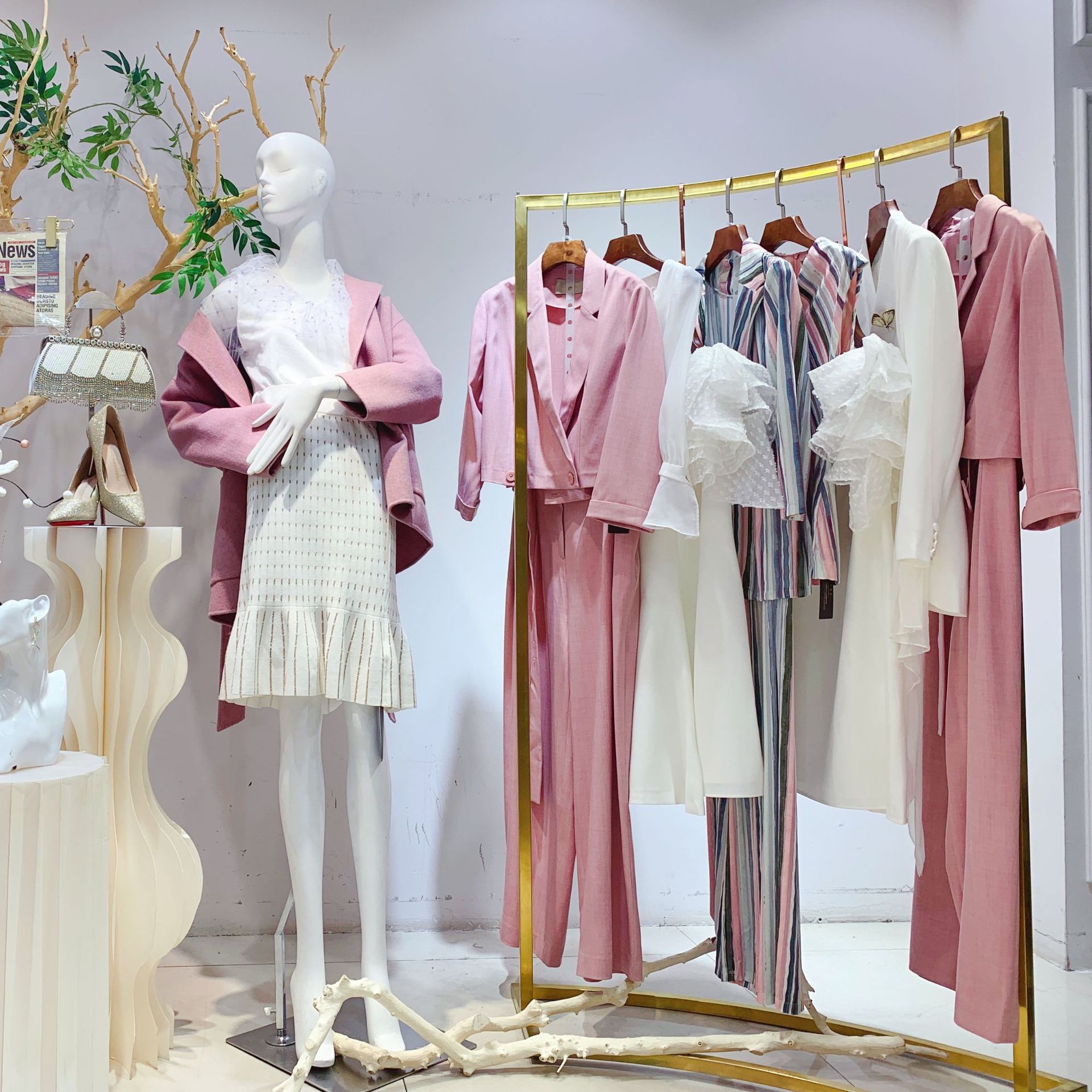 直播间女装衣服一手货源 lily品牌折扣女装走份批发进货 我爱露露