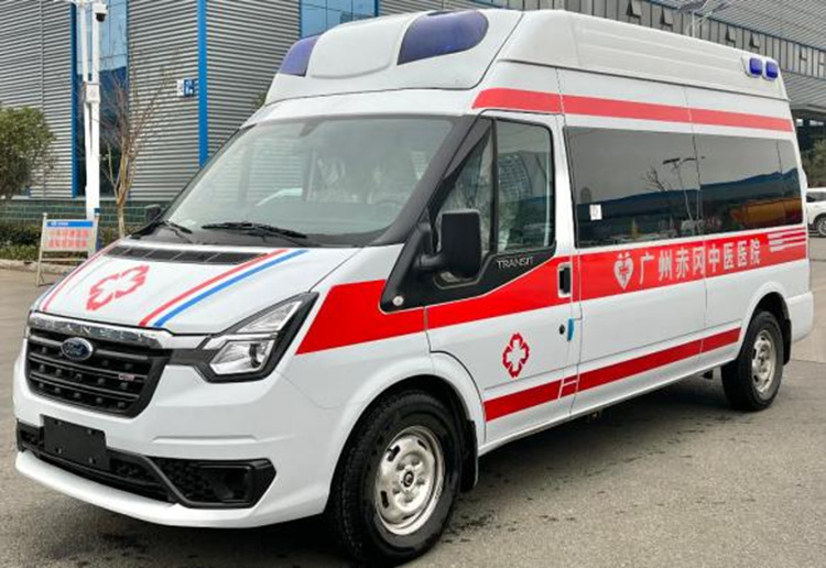 轴高顶救护车采用江铃福特推出的福特新世代pro长轴高顶(mt)车型改装