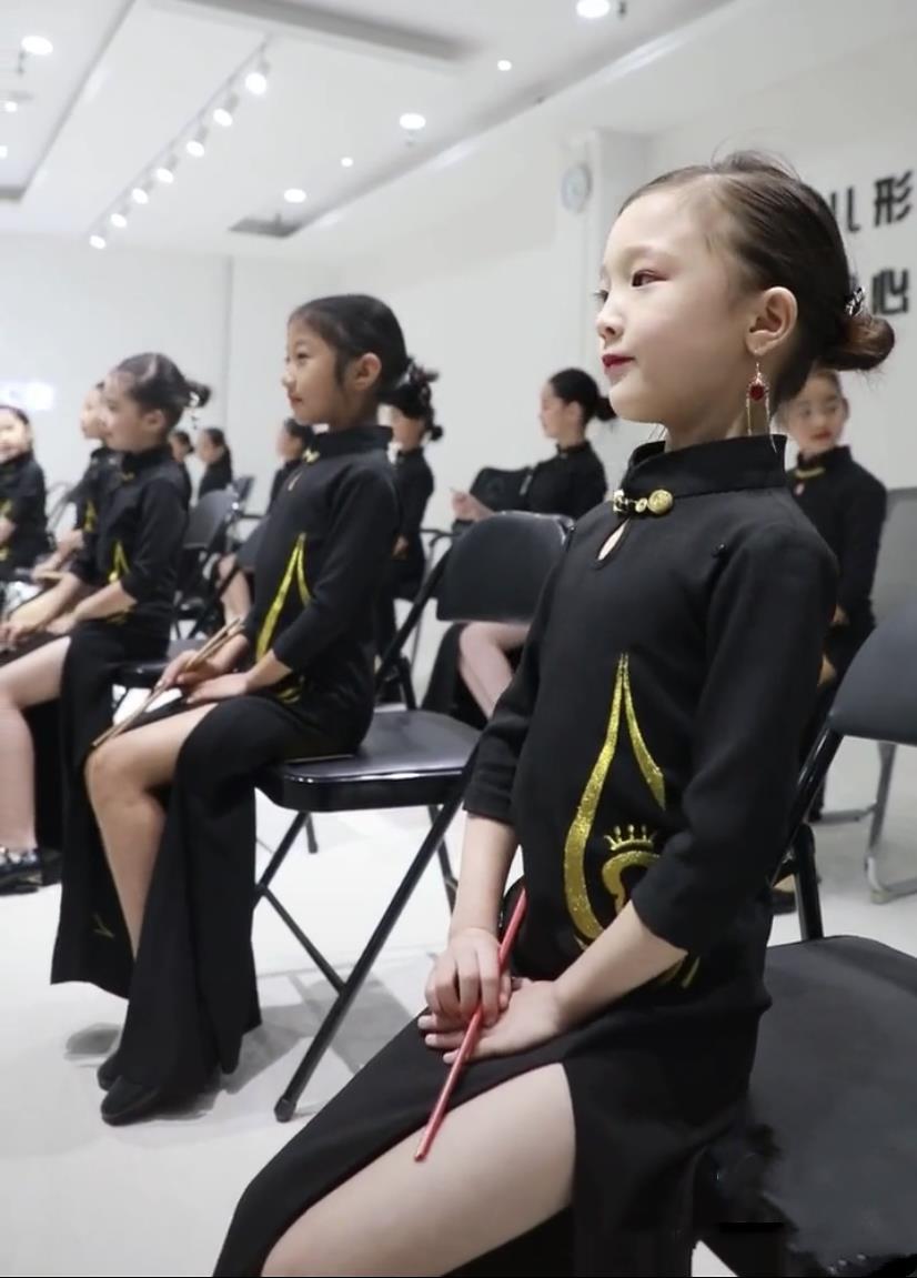 少儿旗袍儿童形体礼仪训练服女童模特t台走秀旗袍裙中国风演出服