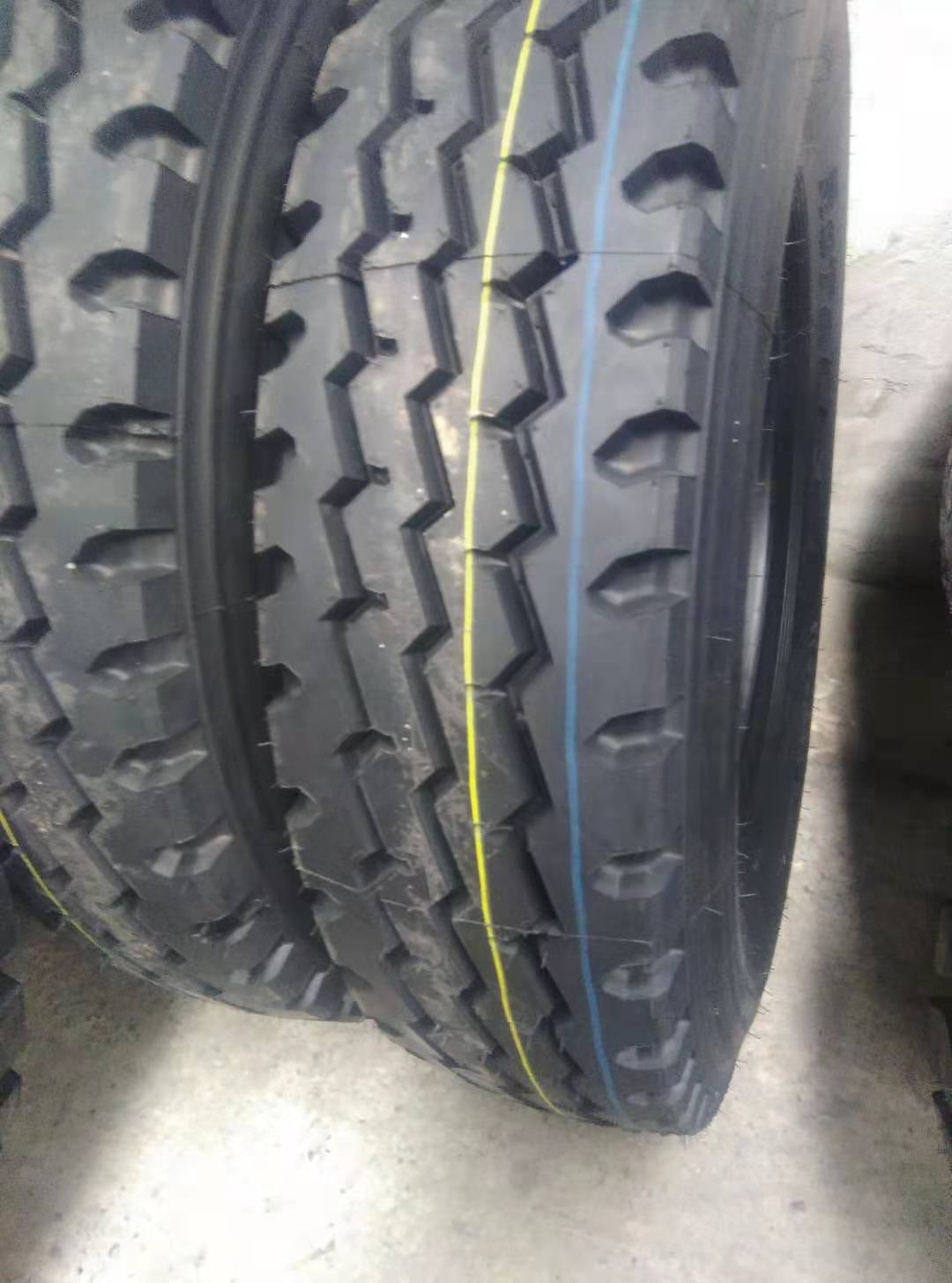 双丰,恒进,瑞福莱 1100r20 1200r20卡客车工程车轮胎