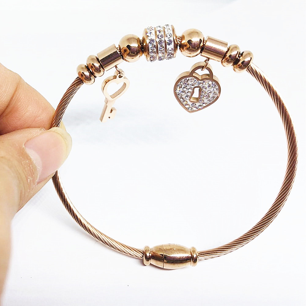 情人节礼物钛钢钥匙锁手环同心锁手镯爱心镶钻吸铁石手镯可定制