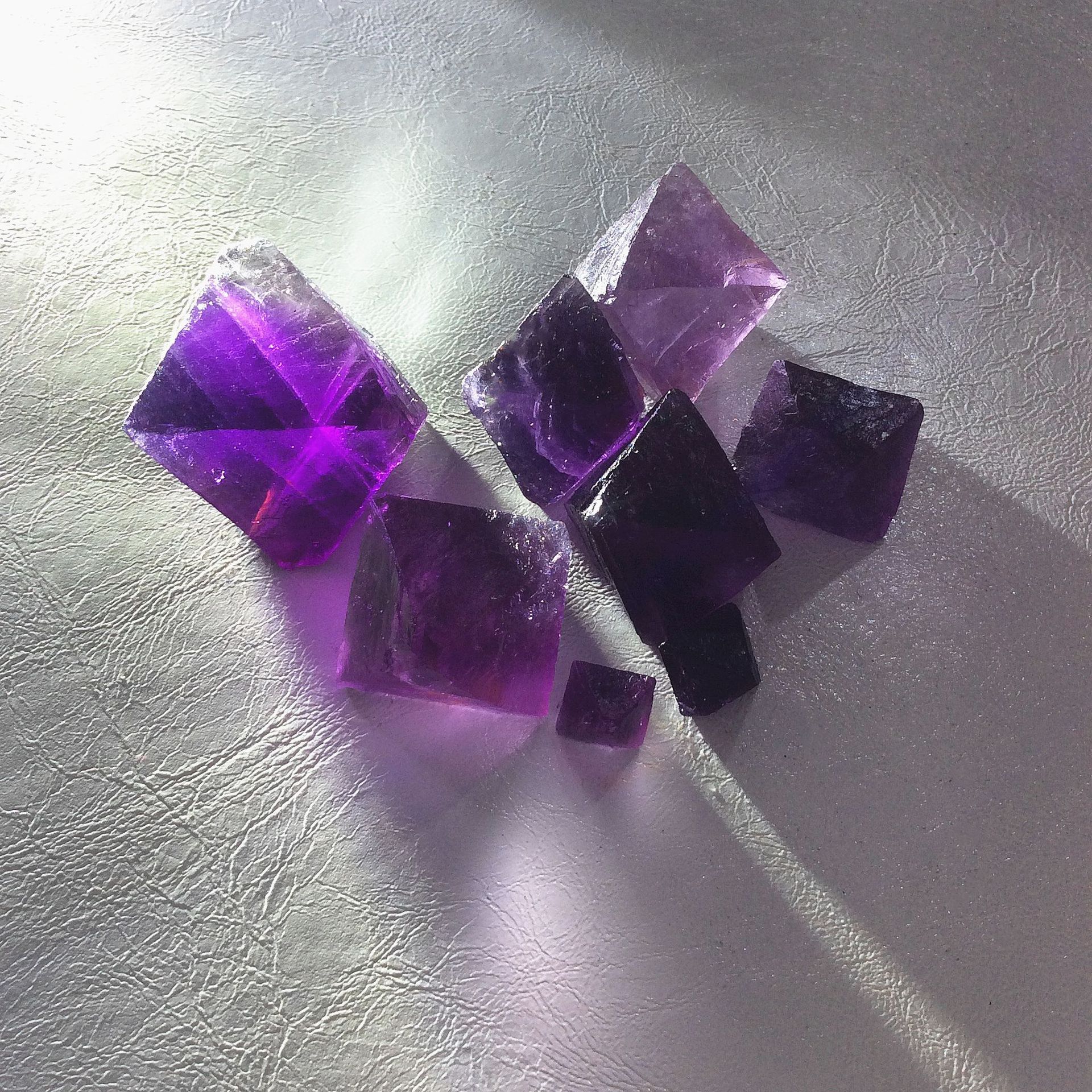 天然水晶紫萤石八面体鱼缸花瓶装饰吊坠原件萤石八面体矿物标本