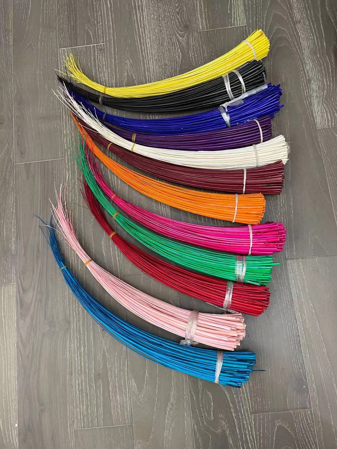 现货供应彩色鸵鸟毛杆子4050厘米diy帽子头饰戏剧表演装饰品