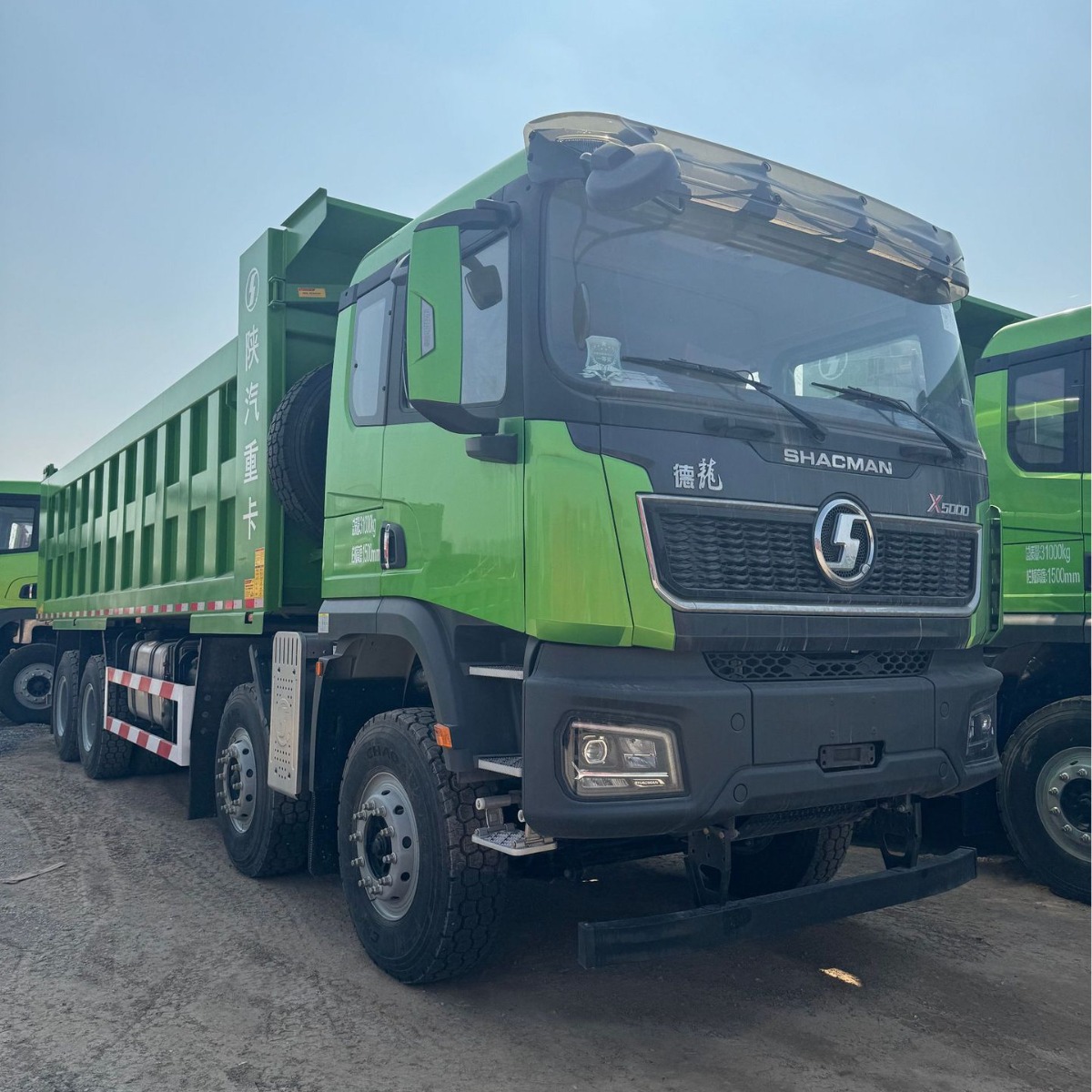 自卸运输车陕汽德龙x5000自卸车豪沃后八轮6x4工程渣土自卸车