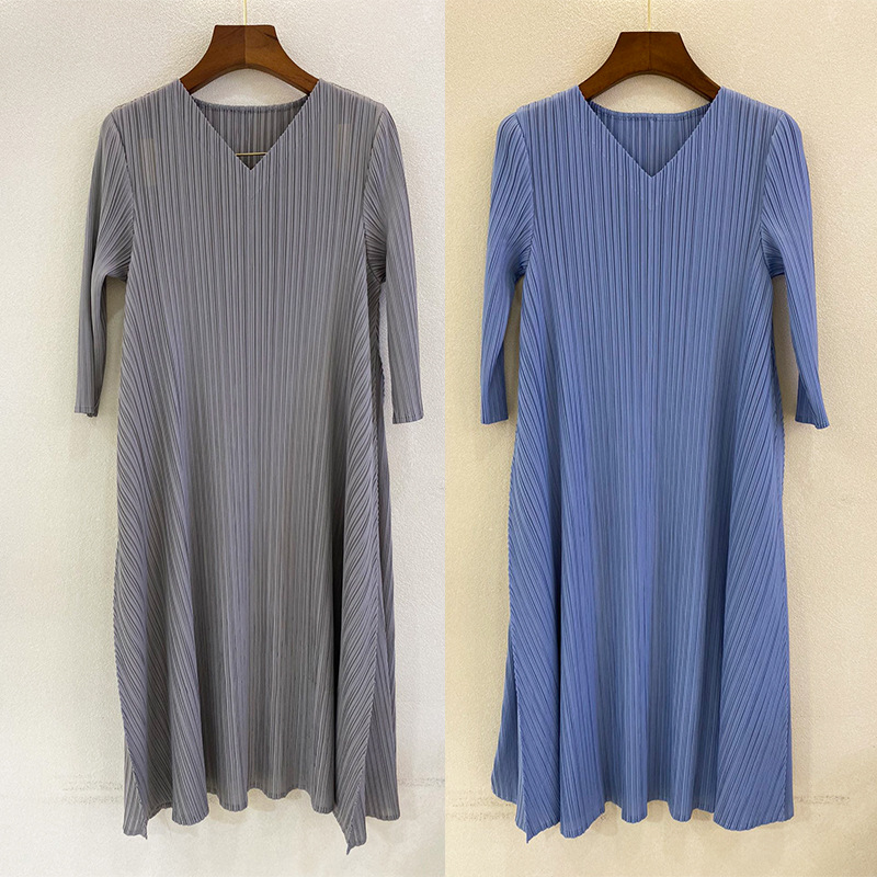 三宅褶皱连衣裙女宽松大码女装五分袖秋季2021新款v领气质a字裙子