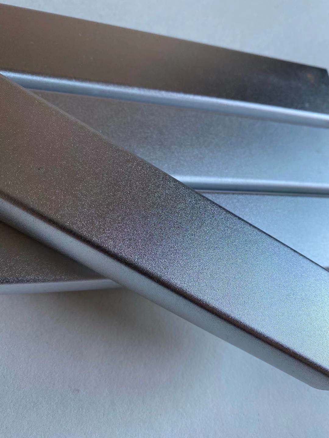 【热销爆款】吸尘器方管喷砂光亮颗粒感氧化家电铝材配件挂烫机