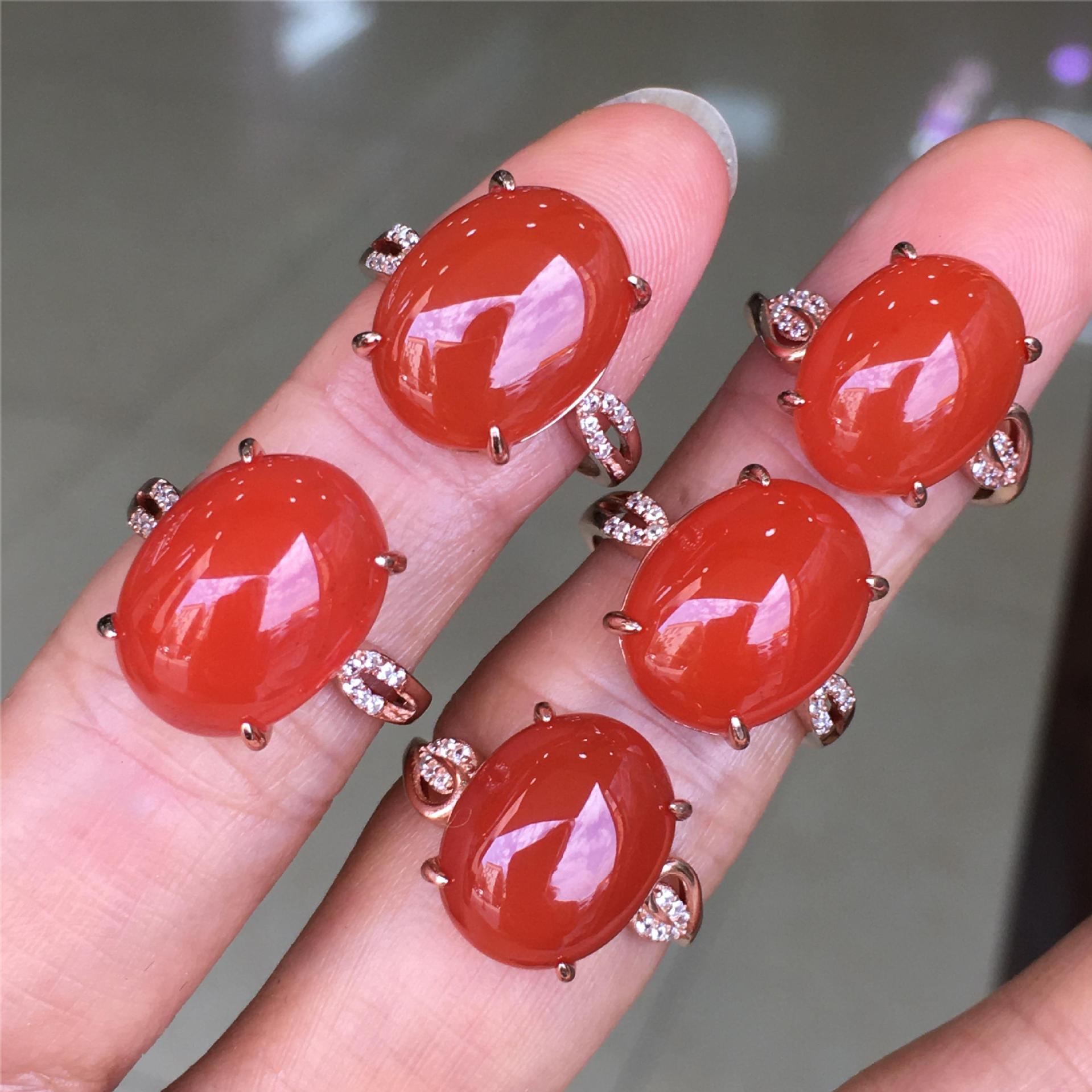 精品保山南红女款戒指两个款式红润无杂裂s925银镶嵌活口蛋面手饰