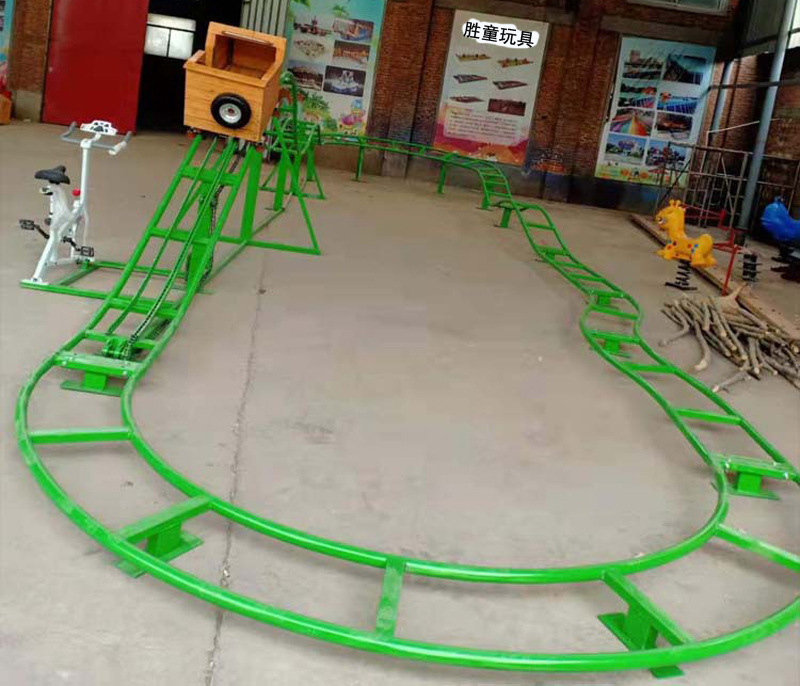 网红坑爹过山车脚踩轨道小火车脚蹬过山车景区公园网红脚踏坑爹车