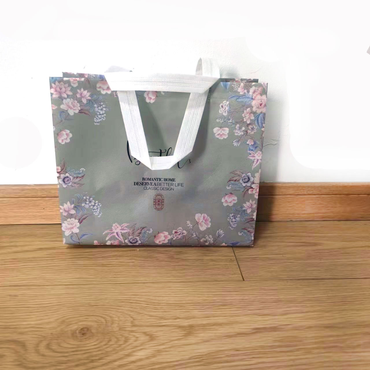 Portable Non-Woven Clothing Packing Bag Horizontal Version Film Covering Shopping Bags Gift Stereo Non-Woven Bag Logo