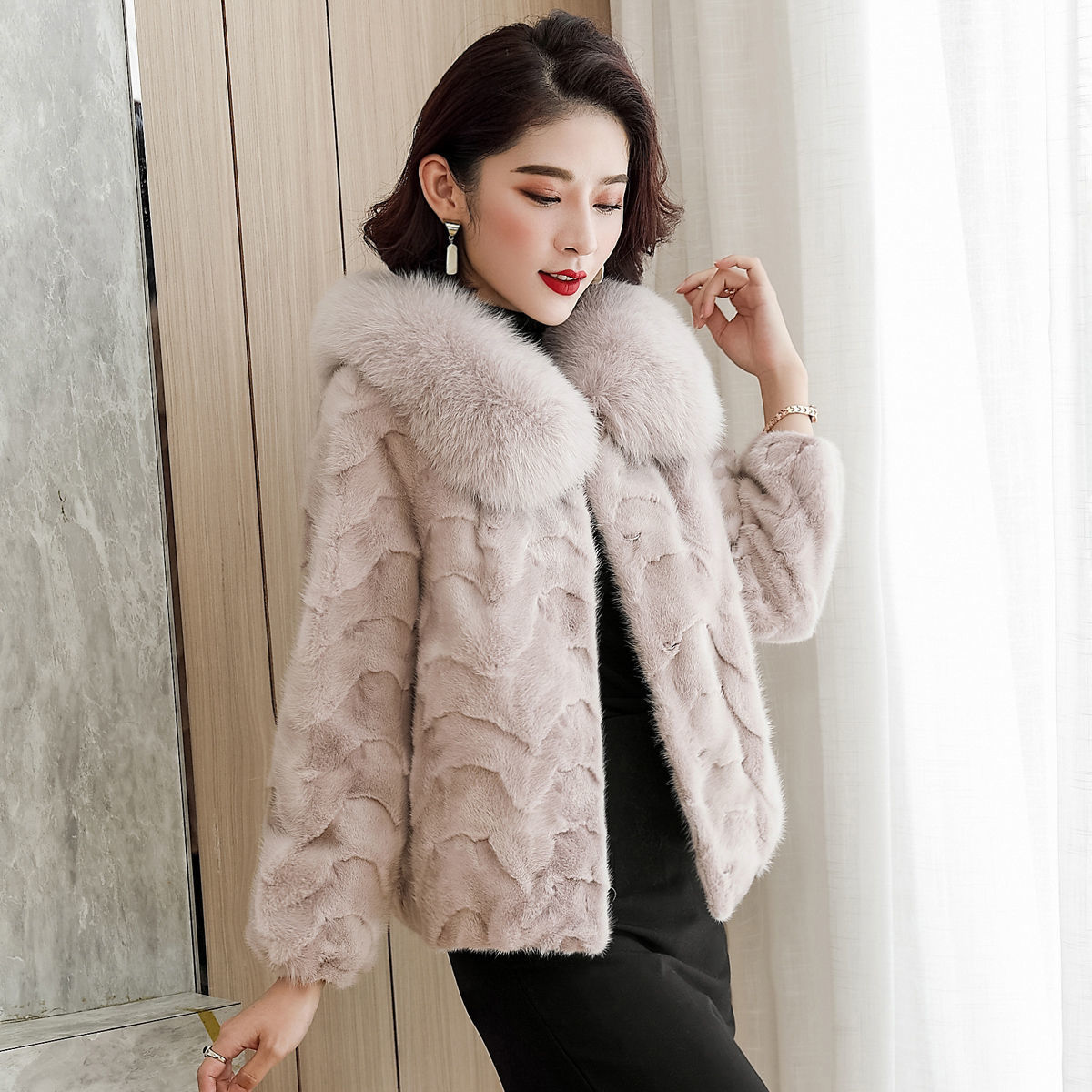 新款2020水貂皮草外套短款女狐狸毛领貂皮大衣海宁拼貂毛皮一体