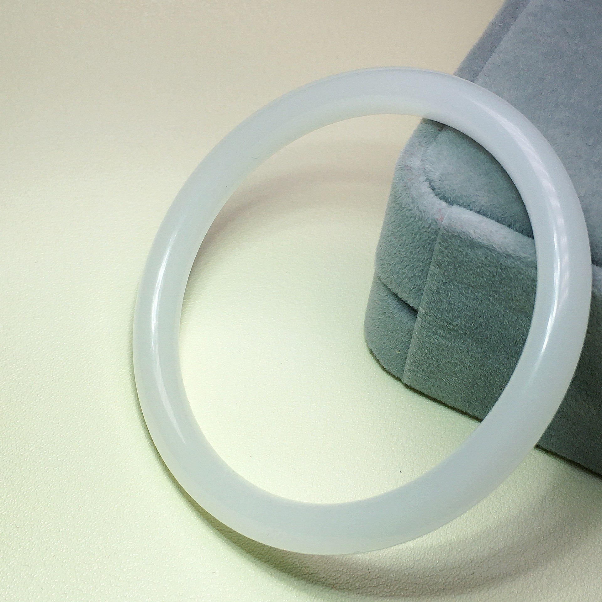 厂家批发新疆和田羊脂白玉精品外蒙料不易碎叮当美人镯【7*7mm】