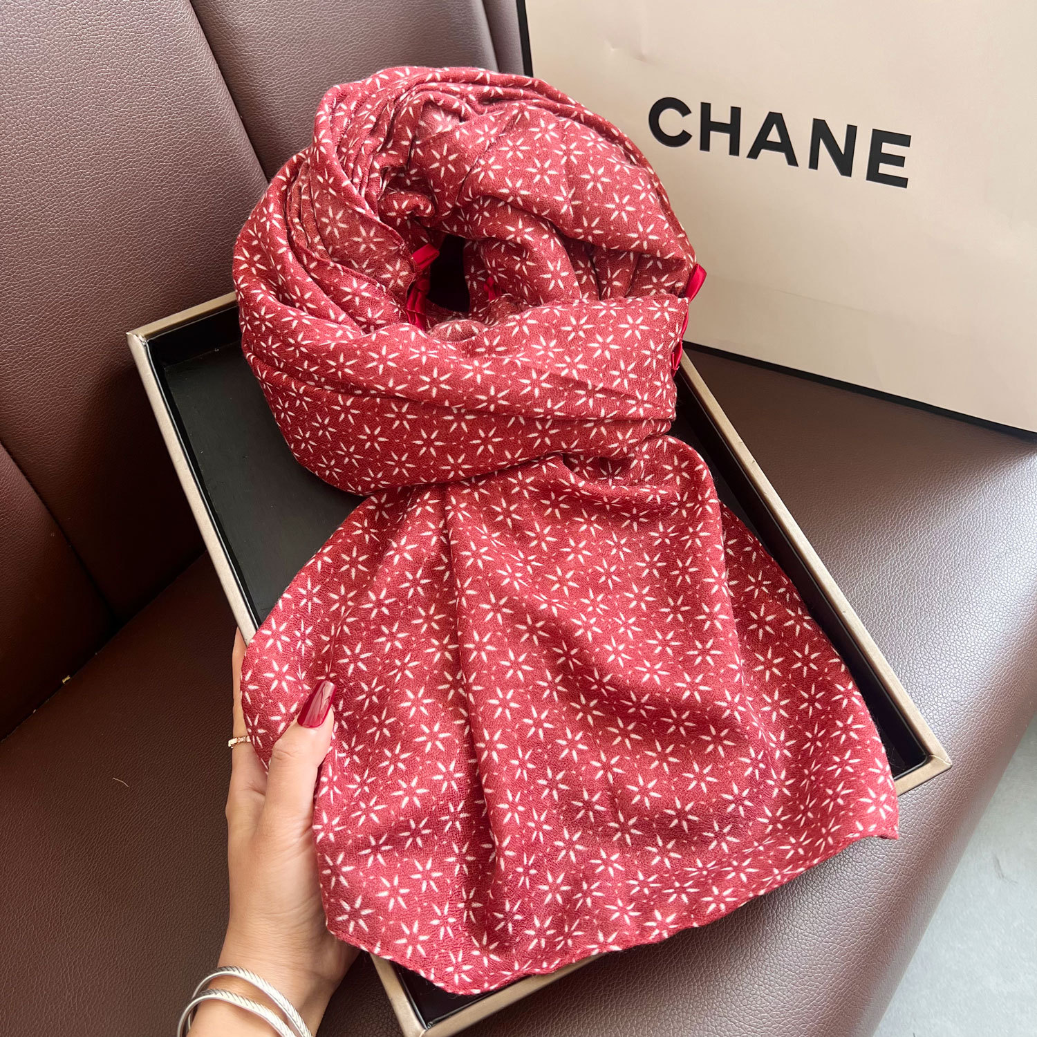 夏季2024新款旅游度假拍照披肩绢纱丝巾宽松外搭配裙子围巾女式