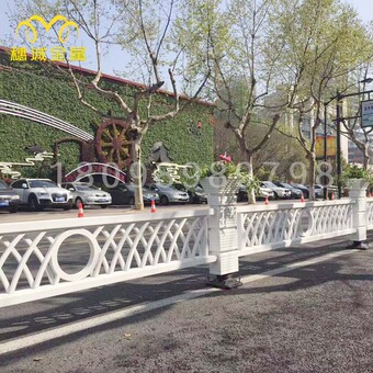 道路交通白色铁艺隔离护栏 市政道路防撞铁艺护栏 广东市政护栏厂