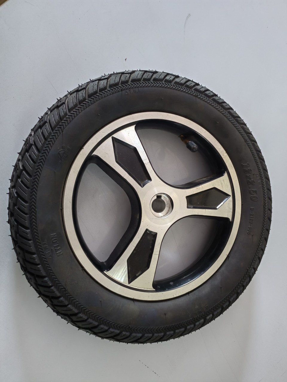 老年代步车电动轮椅车轮毂12寸后轮