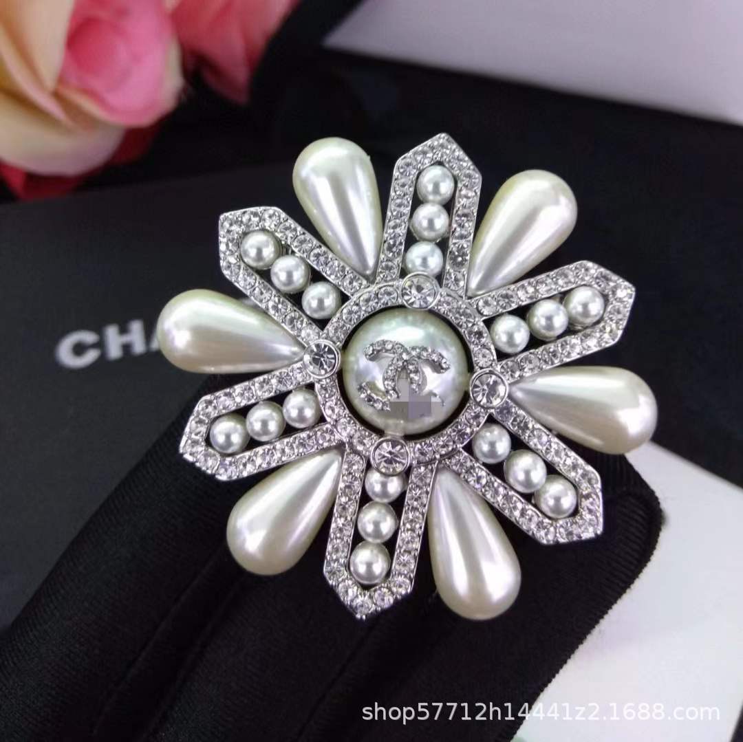 h9198新款米字造型施华洛钻胸针手工高级配饰名媛淑女范黄铜材质