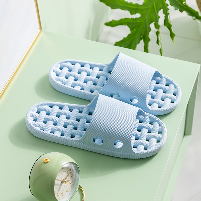 2023 New Indoor Hollow Leaking Slippers Home Fashion Soft Bottom Plastic Hotel Bathroom Couple Slippers