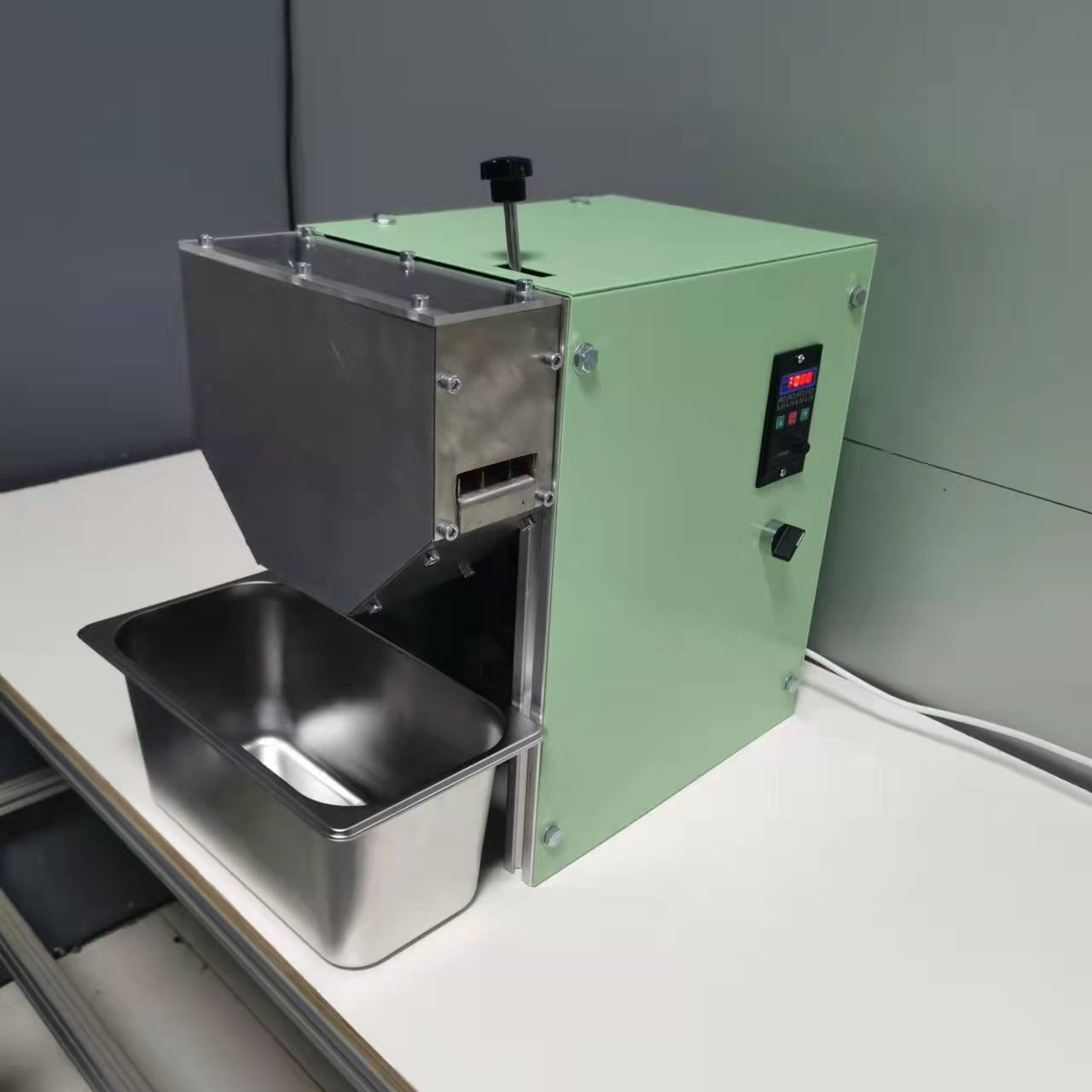 桌面级小型塑料造粒机台式切粒机微型造粒实验室挤出造粒机