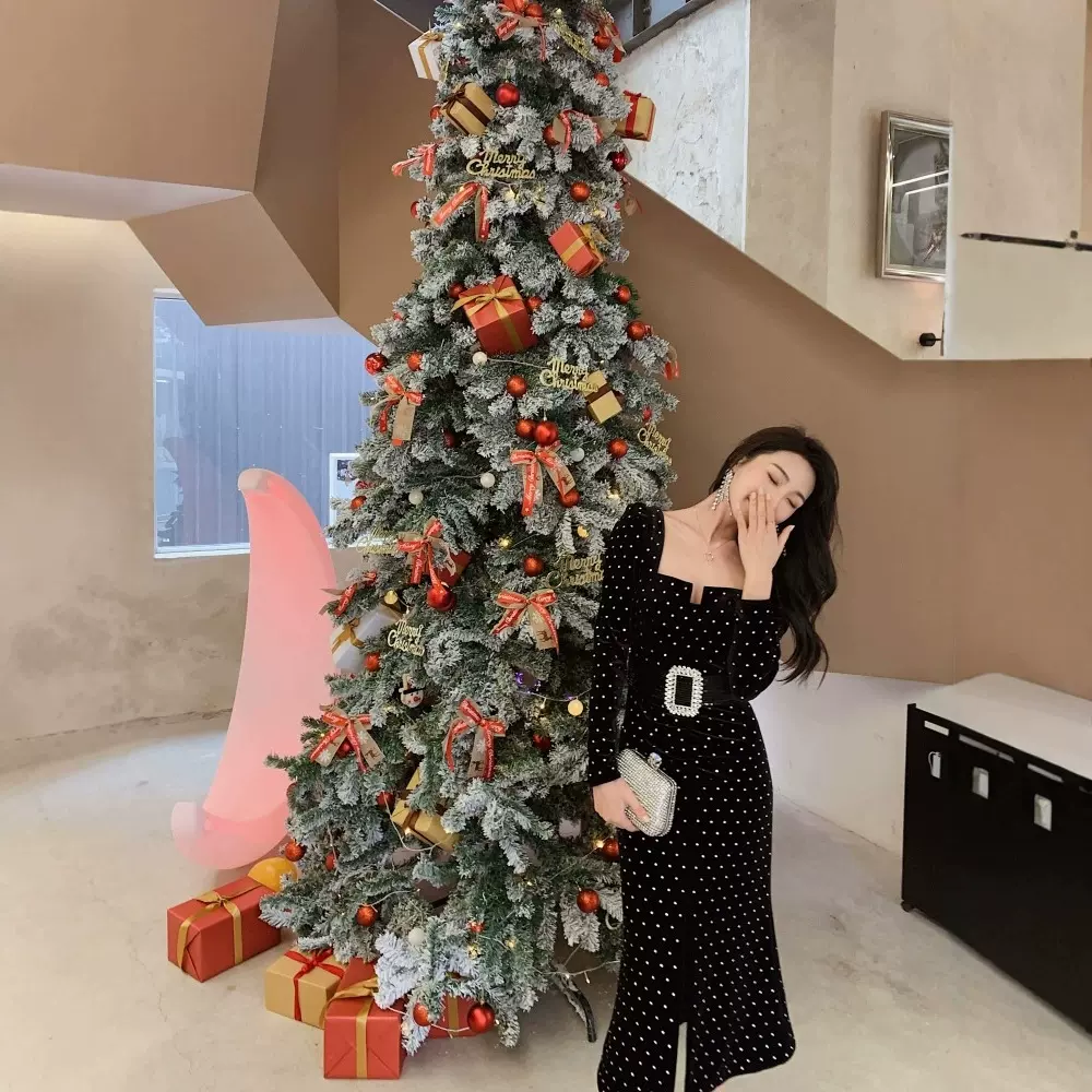 2024秋冬新款女装黑色丝绒烫钻复古气质赫本风礼服长裙修身连衣裙