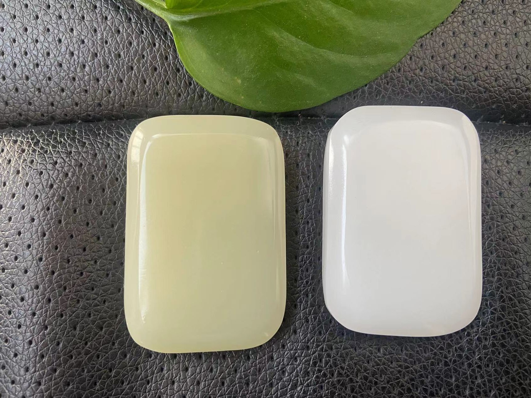 批发阿富汗玉面包牌男女款阿富汗青白玉平安无事牌项链白玉牌子