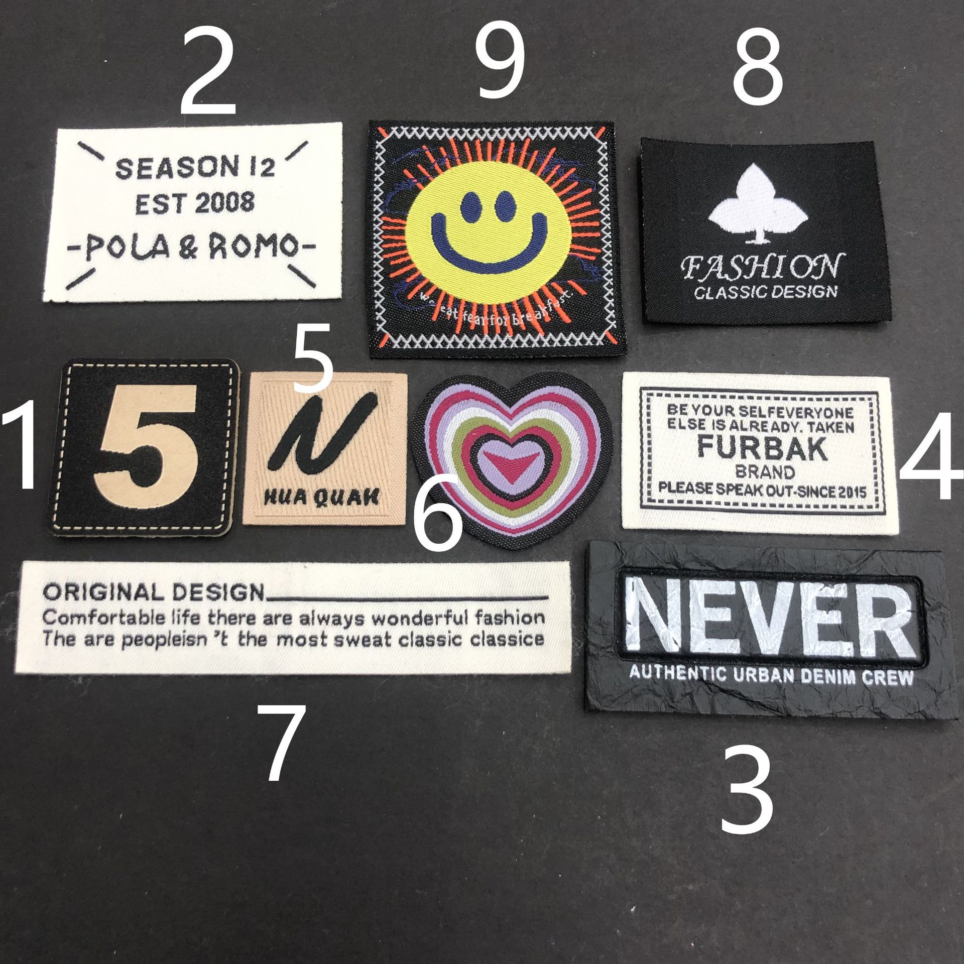 潮牌笑脸字母英文服装辅料皮标商标滴塑标织唛标牌领标洗水唛肩章