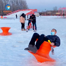 瑞龙厂家直销热门雪地充气玩具冰上陀螺椅雪地转转充气香蕉船设备