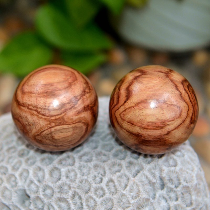 海南黄花梨木油梨老料保健球一对虎皮纹5.0 手球海黄手把件手转球