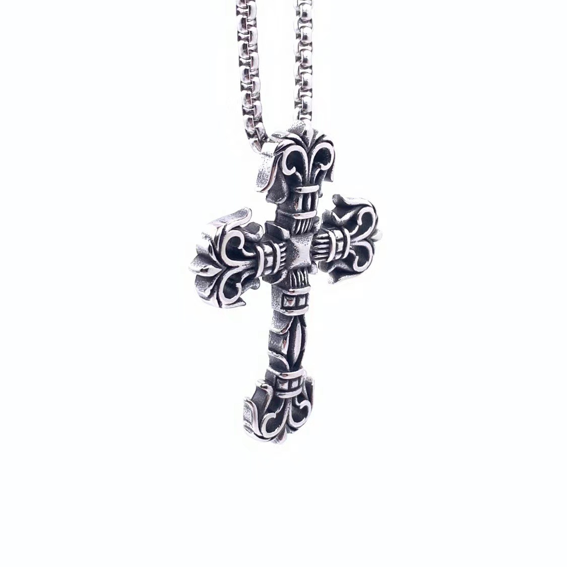 欧美复古克罗花十字架钛钢吊坠项链男友嘻哈潮人个性街头时尚挂饰