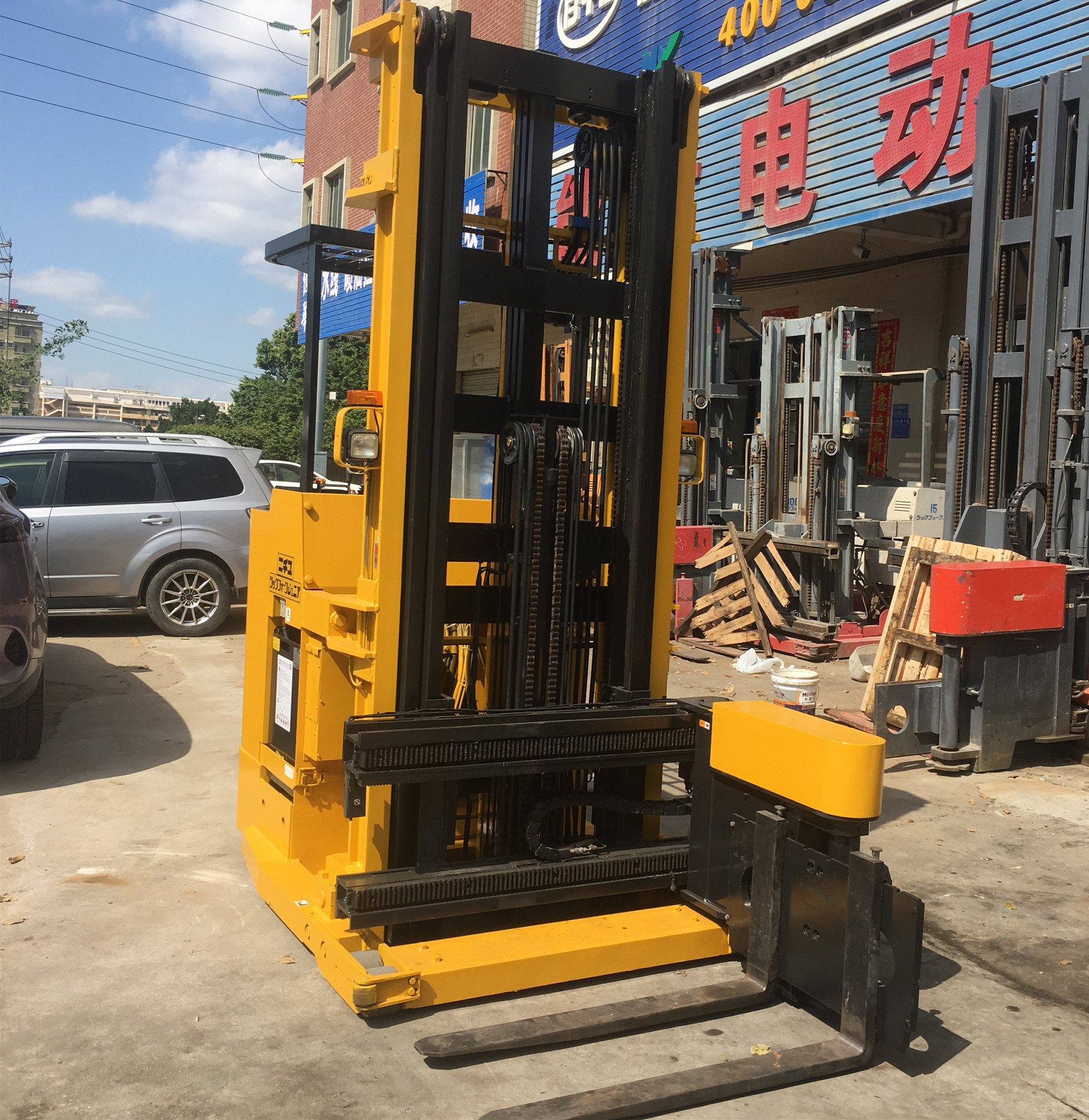 三向叉车三向电动堆垛车1吨升高6米三向叉车窄通道三向叉车