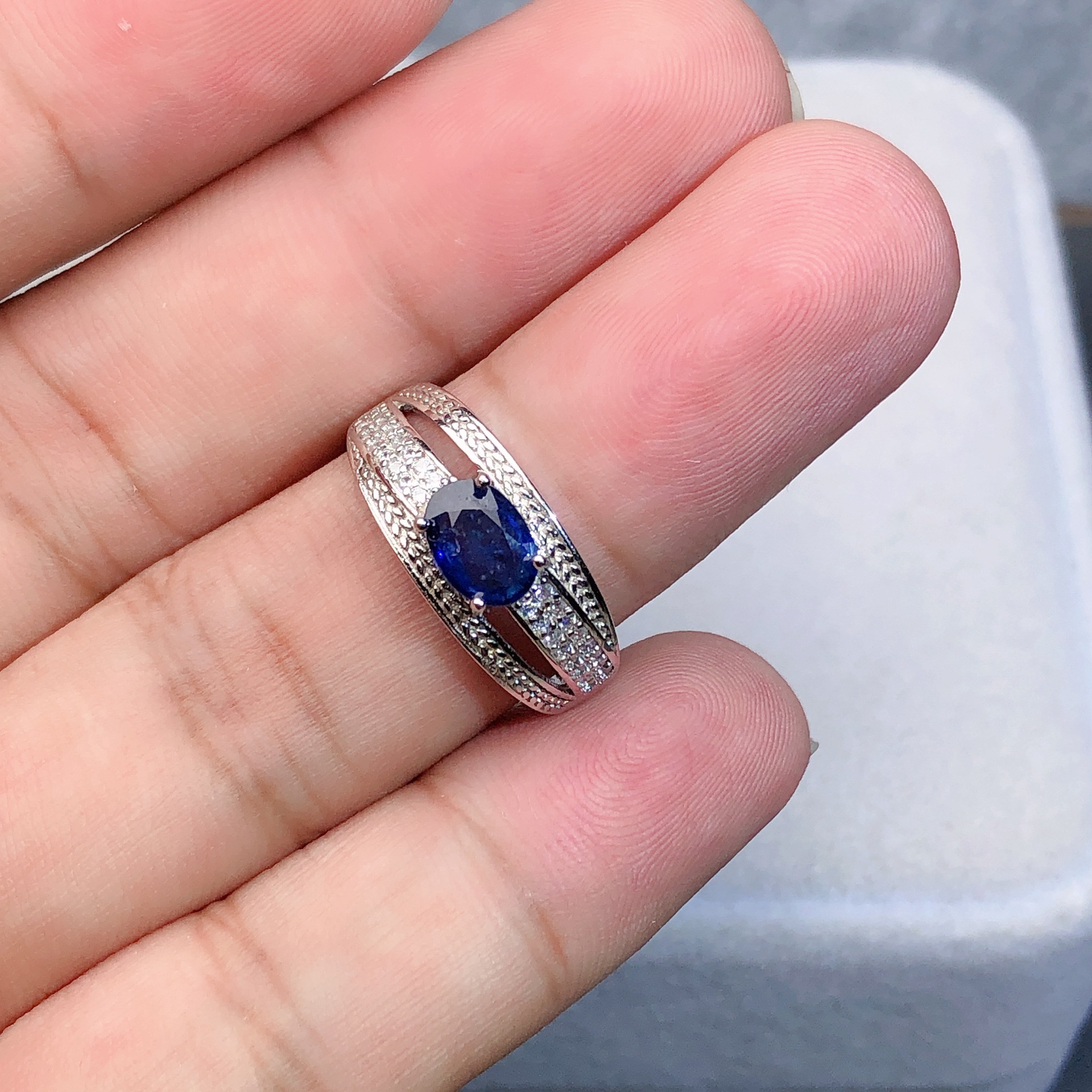 天然蓝宝石镶嵌s925银银色中性老钱风简约跨境女戒指主石5*7mm