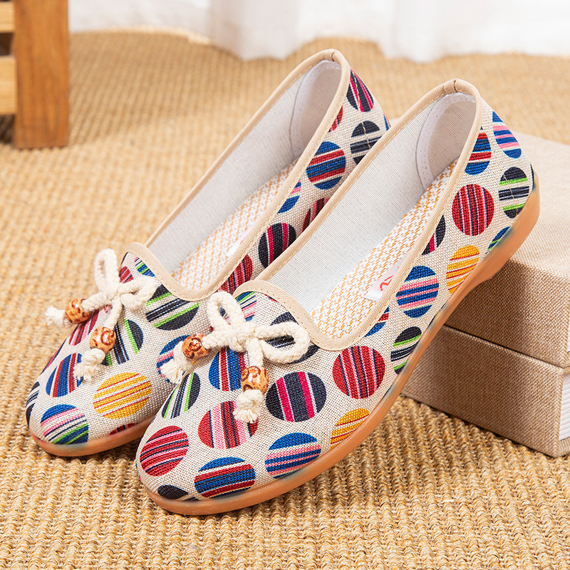 绣花鞋女秋季新款老北京布鞋汉服鞋子中老年民族风舞蹈鞋尾货断码