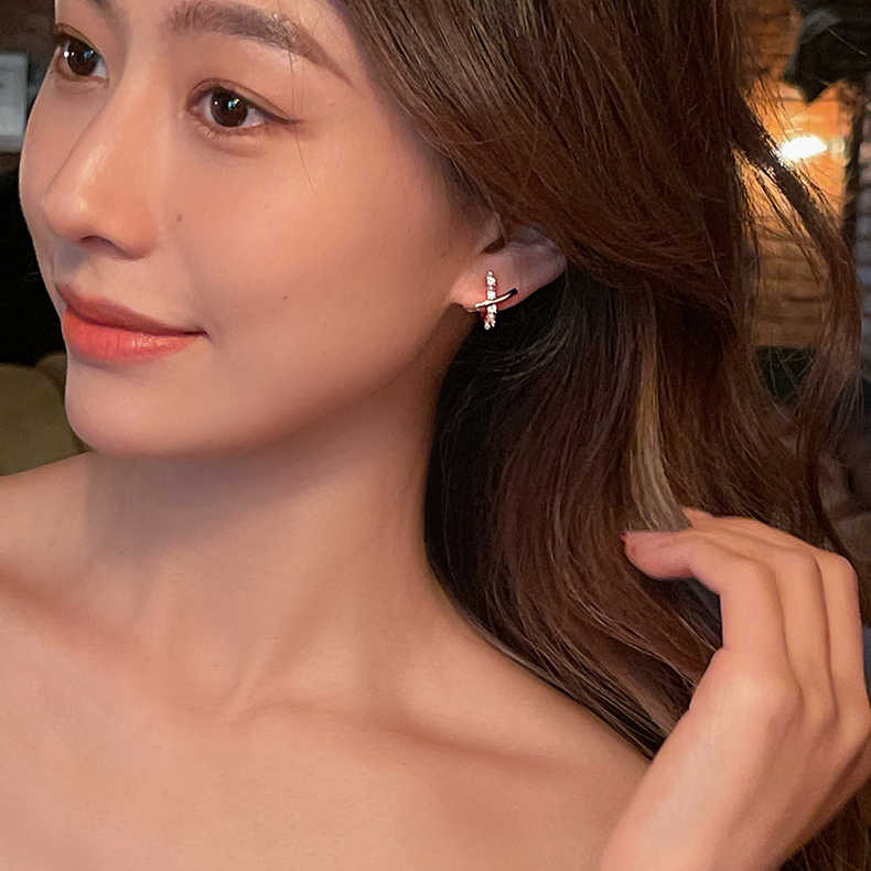 Exquisite Small Cross Pearl Stud Earrings Sterling Silver Needle High-Grade Earrings Female Online Influencer Elegant Korean Ear Rings Wholesale