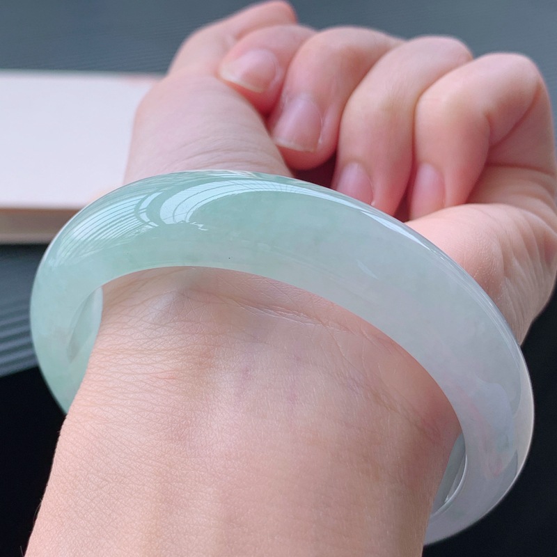 翡翠手镯冰种正圈扁条手镯女款白底青巴山翠玉石翡翠镯子