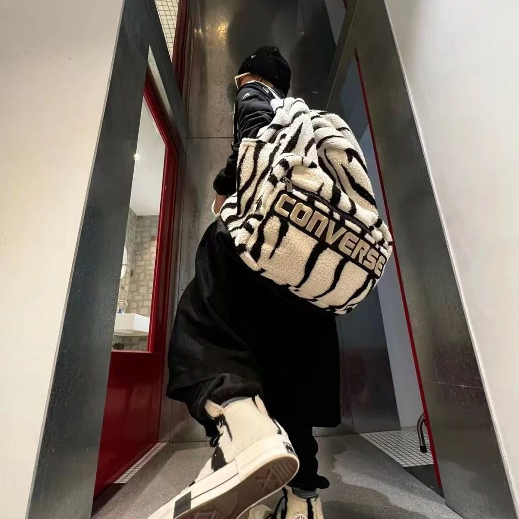 先锋艺术家自主实用ro风联名斑马纹大号双肩包男女通用