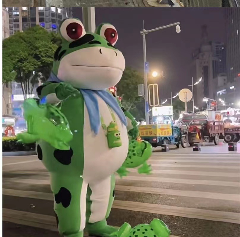 Internet Celebrity Inflatable Luminous Frog Balloon Wholesale Bouncing Lonely Frog Inflatable Children Stall Night Market Hot Sale