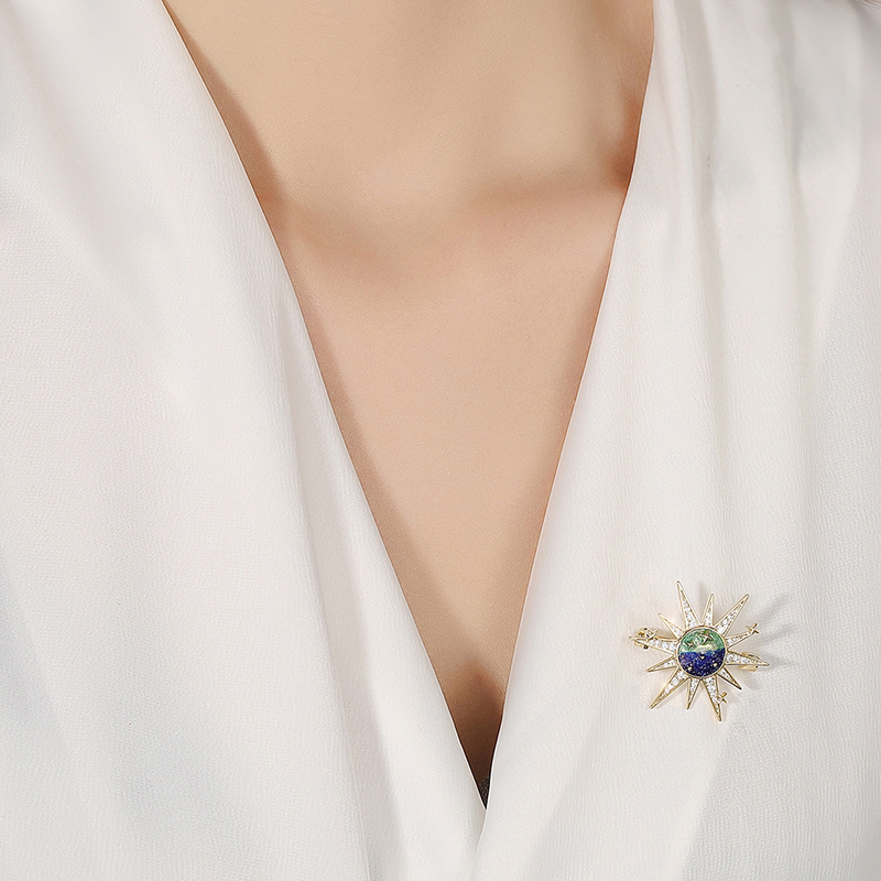 Sky Luxury Jewelry High-End Brand Japanese Starry Sky Sun Zircon Brooch Design Clothing Pin Anti-Unwanted-Exposure Buckle
