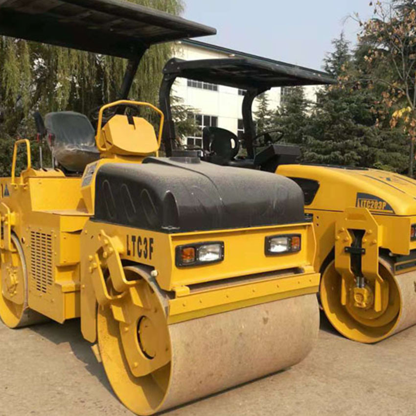 3吨小型座驾式振动路面压路机 草坪碾压机