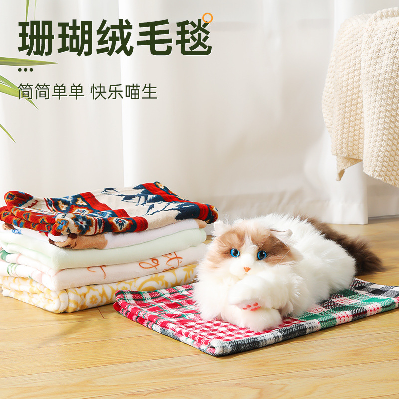 Pet Blanket in Stock Sleep Warm Dog Pet Bed Dog Coral Fleece Quilt Pet Supplies Airable Cover Wholesale