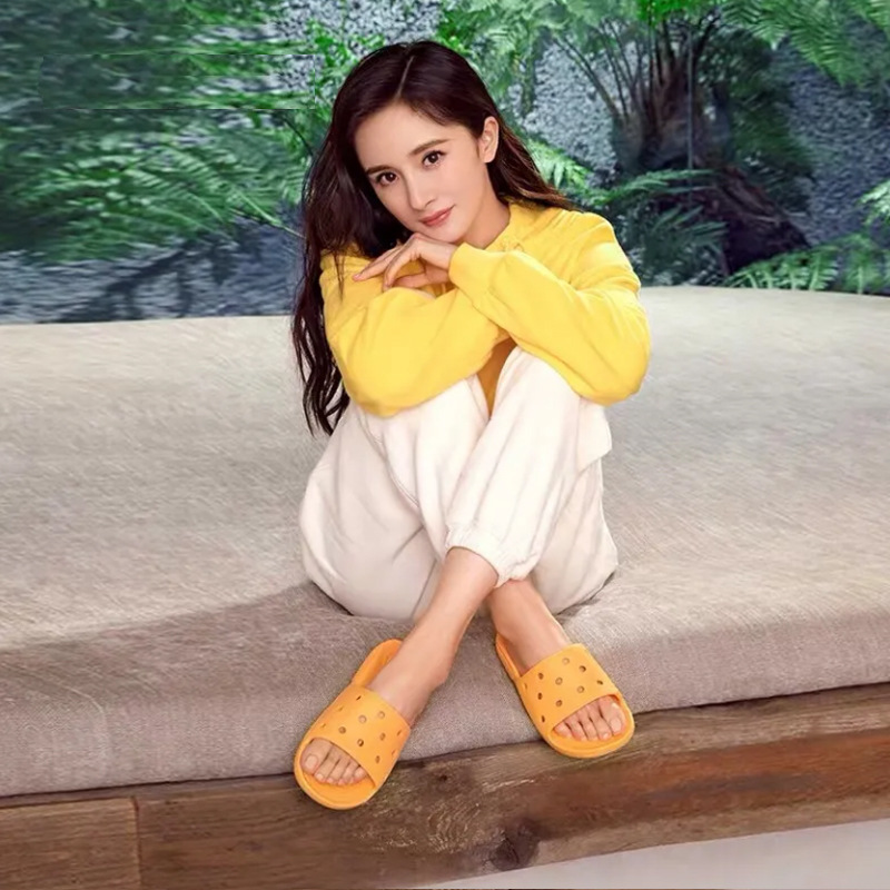 明星同款洞洞拖鞋外穿女夏季情侣居家浴室内防滑软底沙滩凉拖男潮