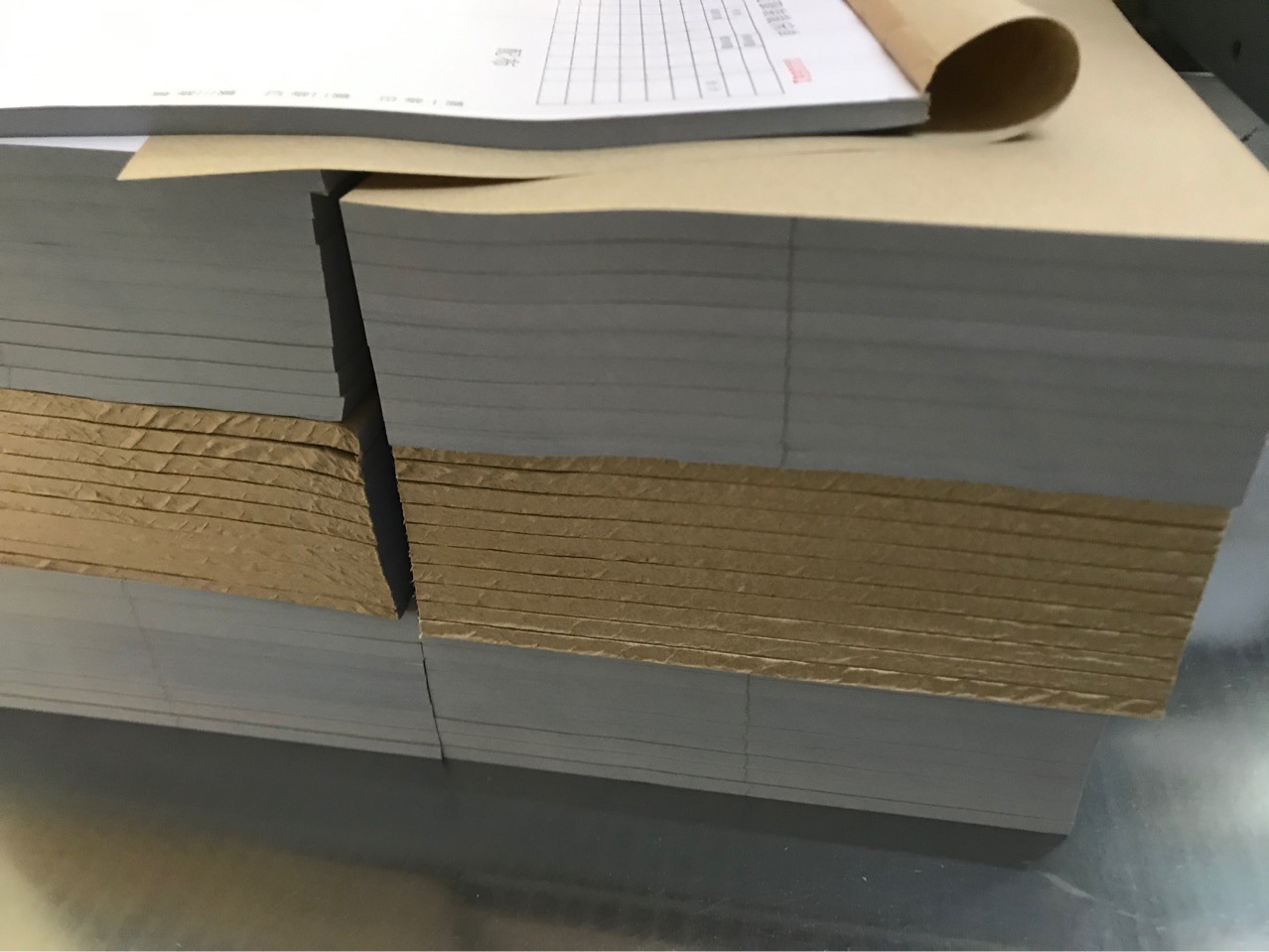 直接厂家生产黑白彩色多折对折骑马钉胶装说明书