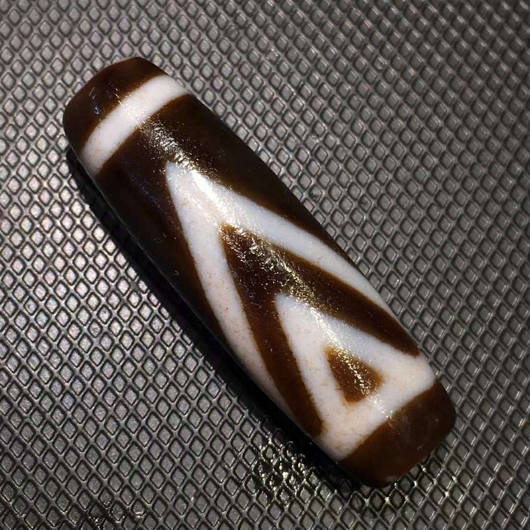 古法优品山形一眼靠山天珠品相佳风化细腻咬色扎实收藏品xy1a15