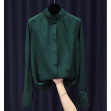 复古盘扣立领绿色衬衫女士百搭气质天丝上衣洋气别致小衫单排扣潮
